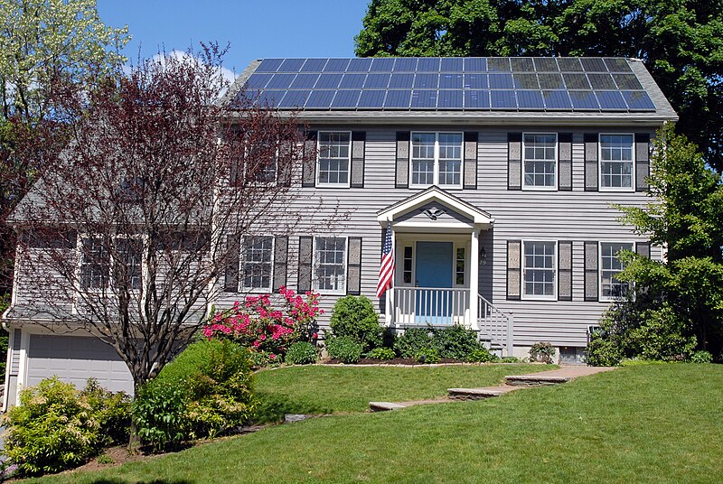 Solar_panels_on_house_roof.jpg